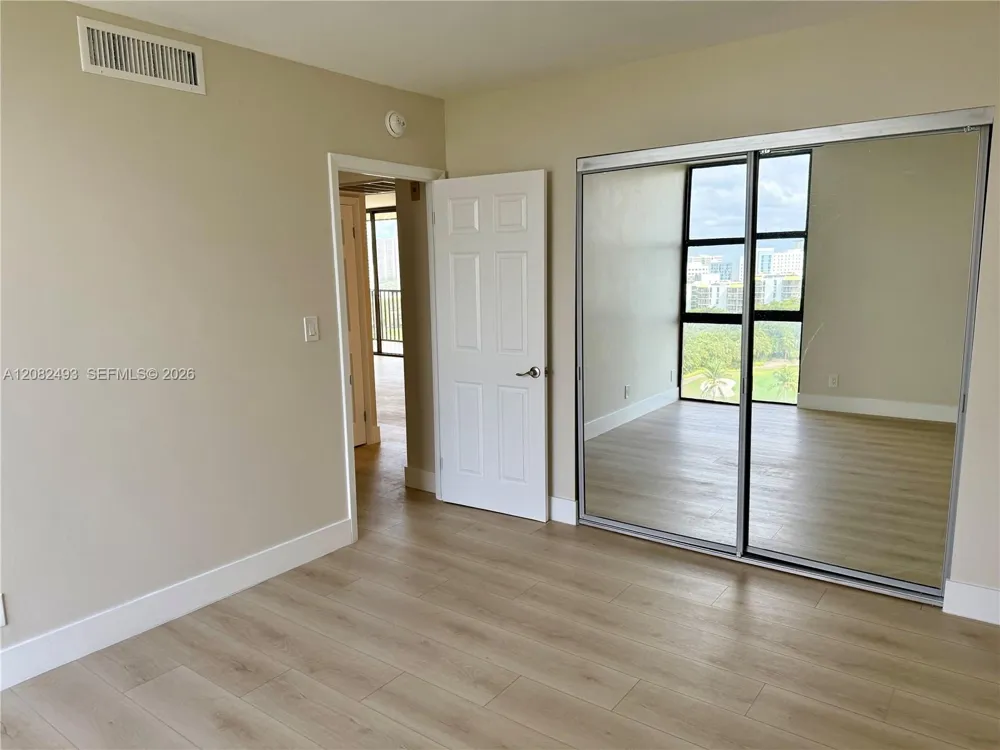 20335 W Country Club Dr #1203 Aventura, FL 33180