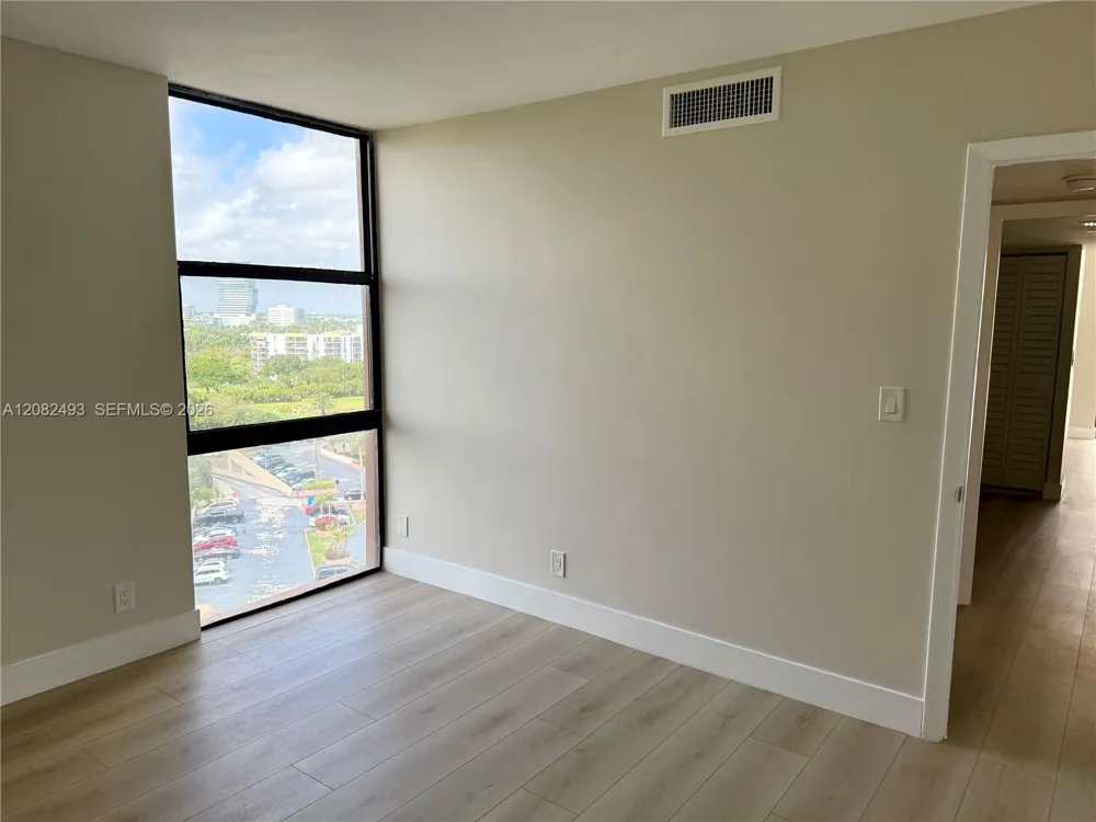 20335 W Country Club Dr #1203 Aventura, FL 33180