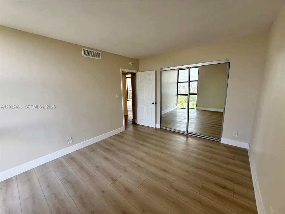20335 W Country Club Dr #1203 Aventura, FL 33180