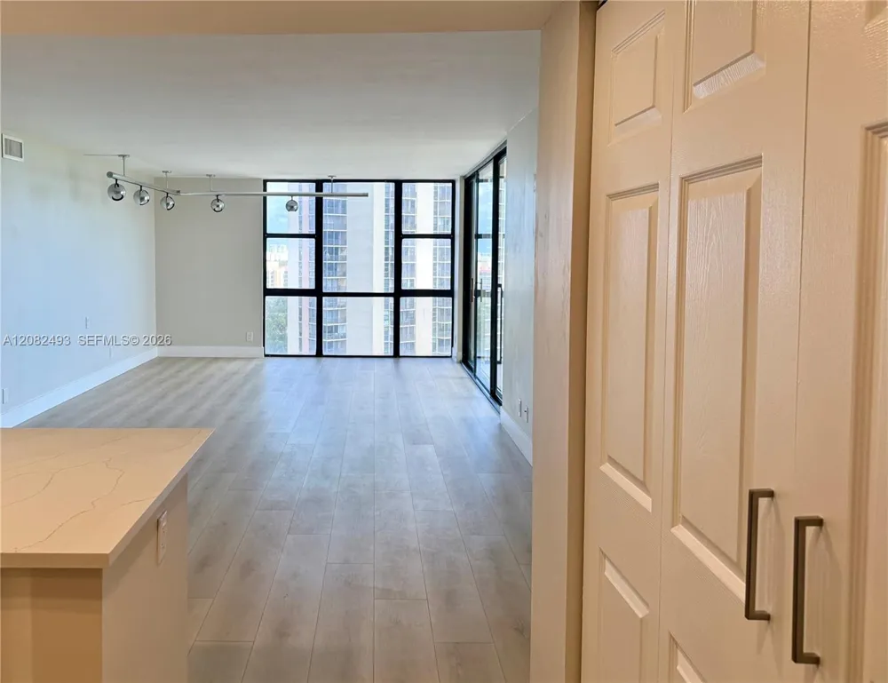 20335 W Country Club Dr #1203 Aventura, FL 33180
