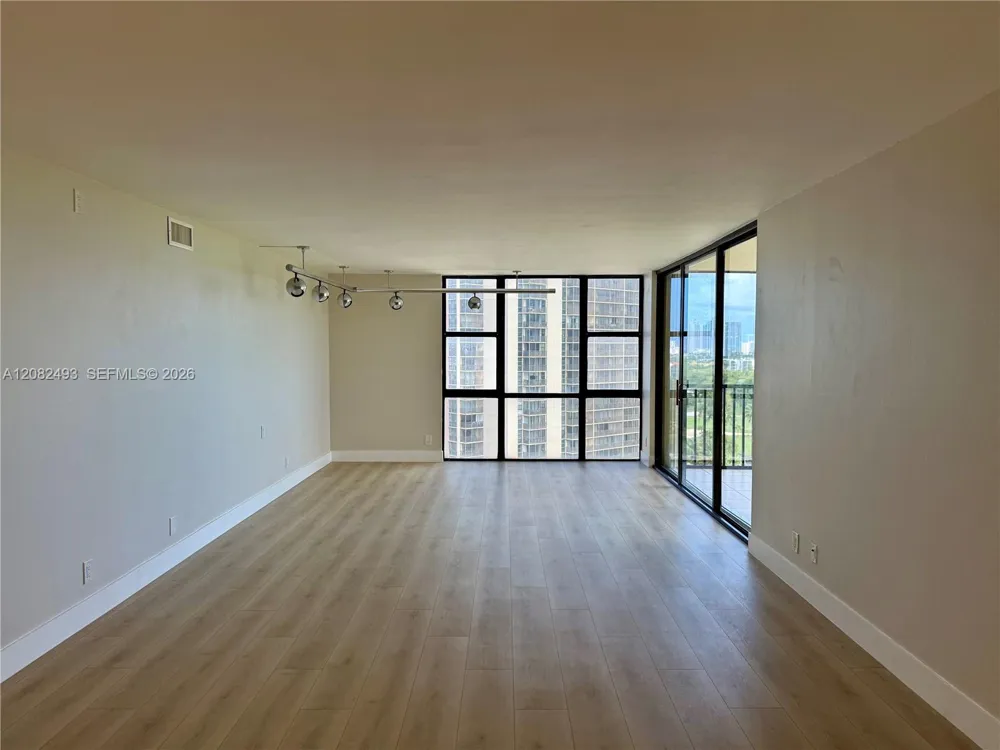 20335 W Country Club Dr #1203 Aventura, FL 33180