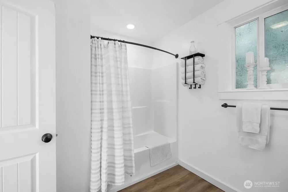 5680 Long Lake Road SE Port Orchard, WA 98367