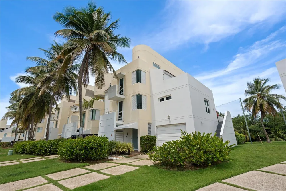 151 VILAS DE GOLF EAST #73 Dorado, PR 00646