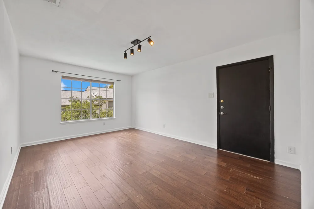 3902 Peterson Avenue #203 Austin, TX 78756