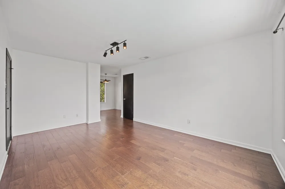 3902 Peterson Avenue #203 Austin, TX 78756