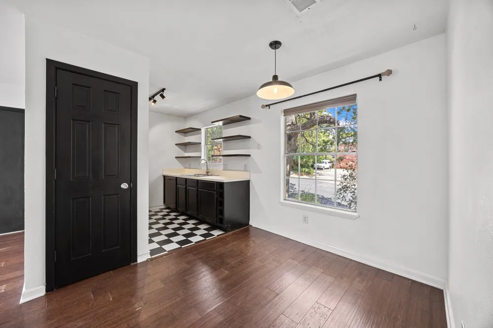 3902 Peterson Avenue #203 Austin, TX 78756