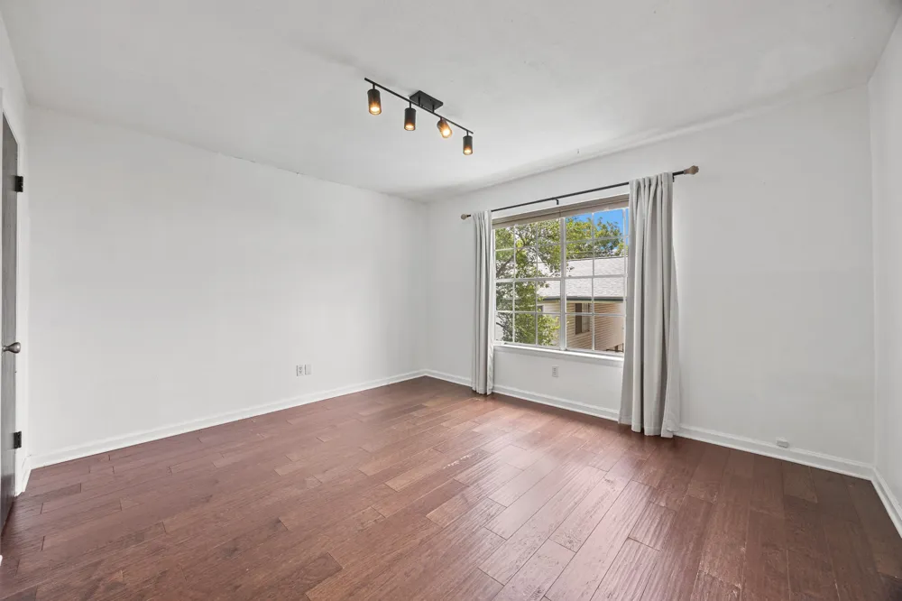 3902 Peterson Avenue #203 Austin, TX 78756