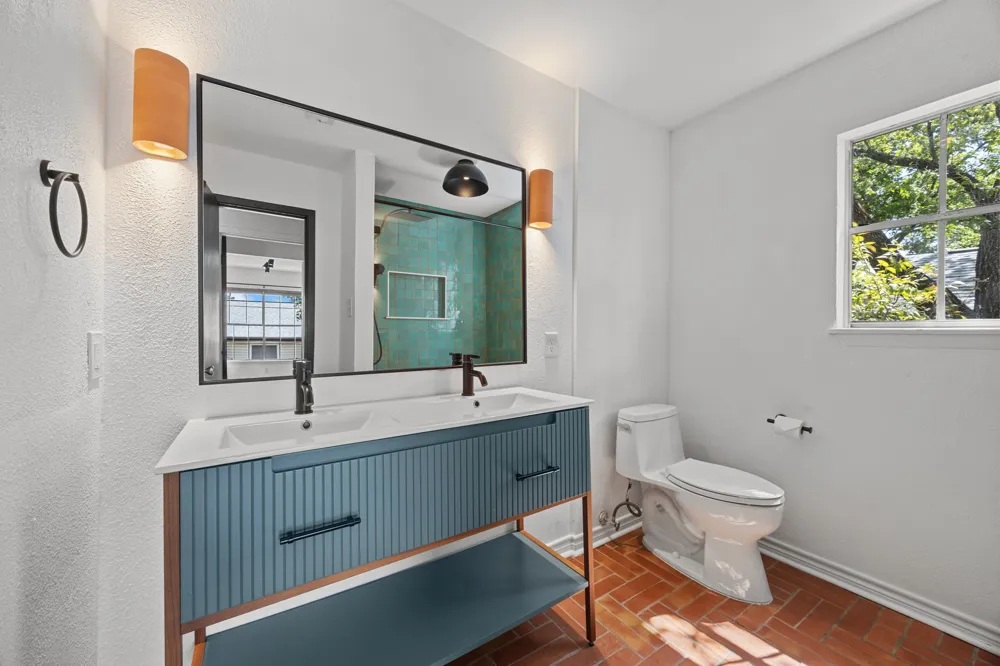 3902 Peterson Avenue #203 Austin, TX 78756