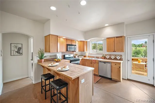 18 Taos Place Manitou Springs, CO 80829