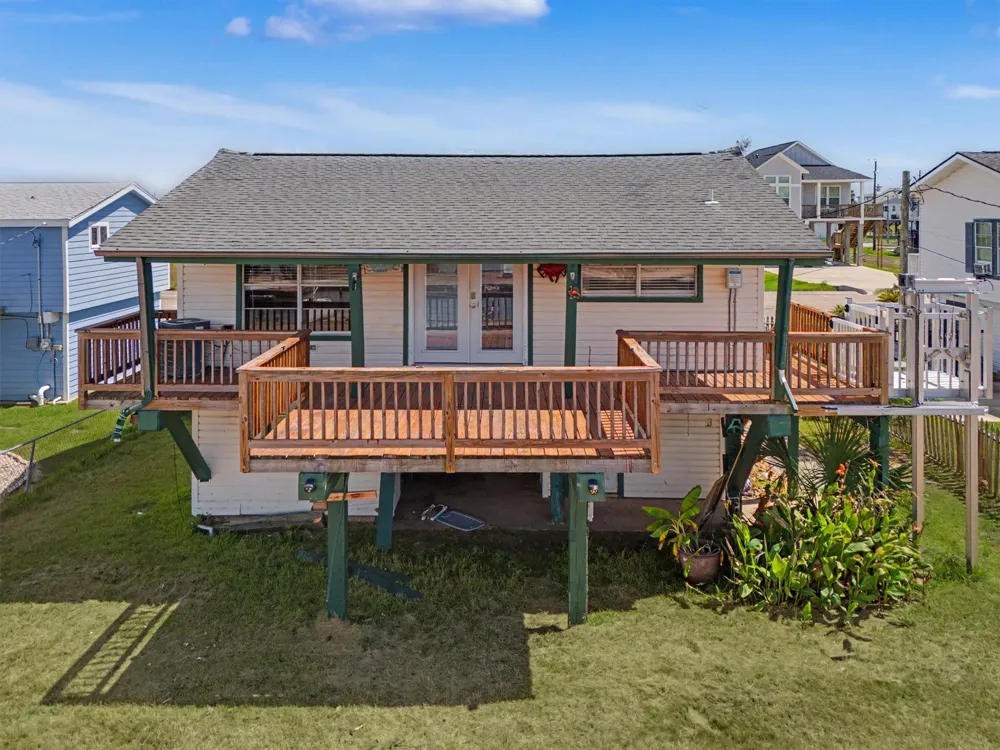 16646 Jolly Roger Road Jamaica Beach, TX 77554