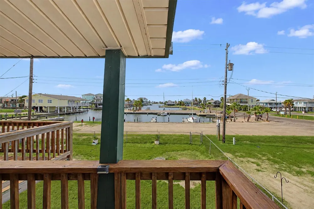 16646 Jolly Roger Road Jamaica Beach, TX 77554