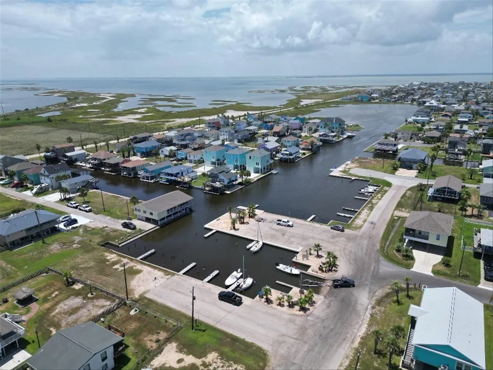 16646 Jolly Roger Road Jamaica Beach, TX 77554