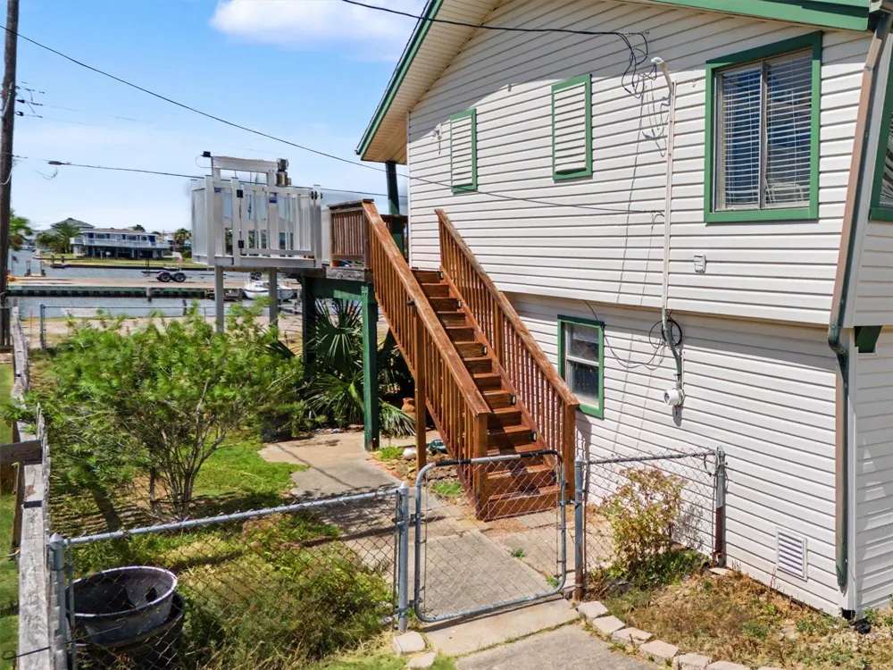 16646 Jolly Roger Road Jamaica Beach, TX 77554
