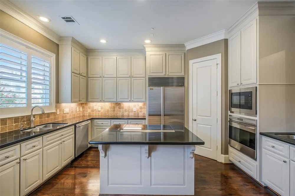 1374 Lake Pointe Parkway Sugar Land, TX 77478