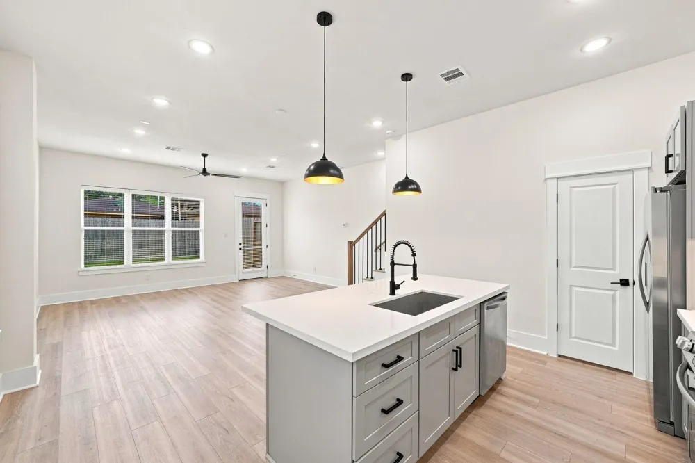 3542 Amos Street #F Houston, TX 77021