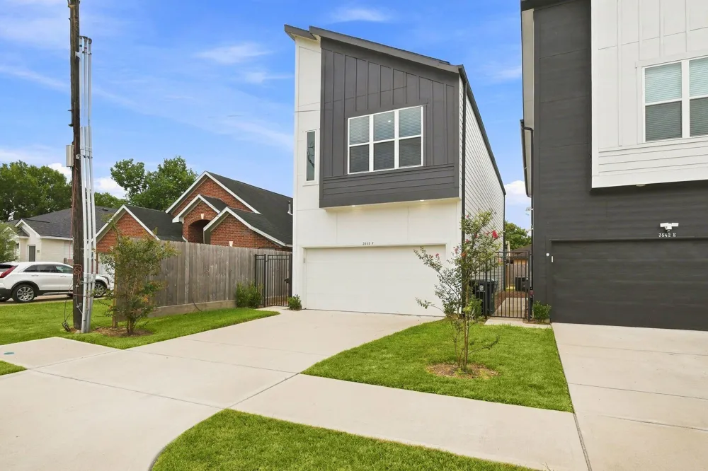 3542 Amos Street #F Houston, TX 77021