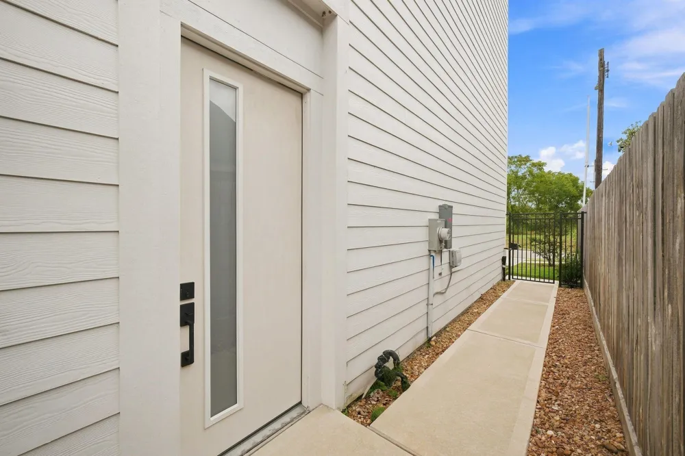 3542 Amos Street #F Houston, TX 77021