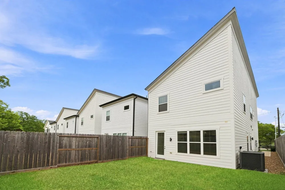 3542 Amos Street #F Houston, TX 77021