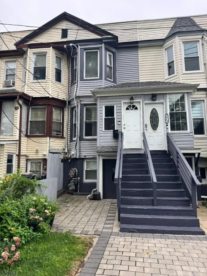 968 Dehart Pl Elizabeth City, NJ 07202