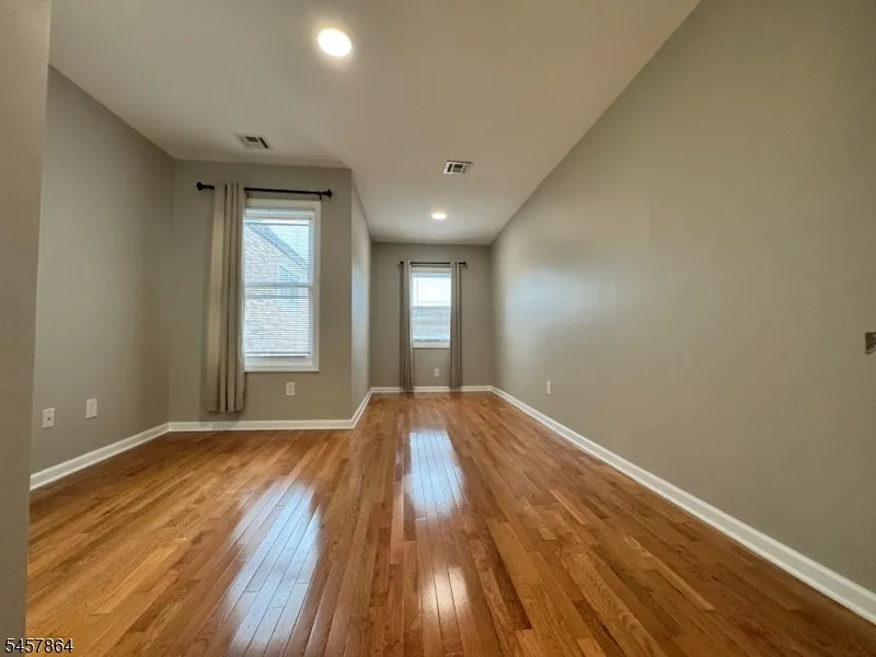 968 Dehart Pl Elizabeth City, NJ 07202