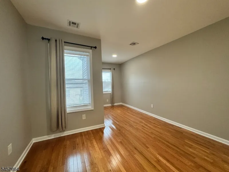 968 Dehart Pl Elizabeth City, NJ 07202