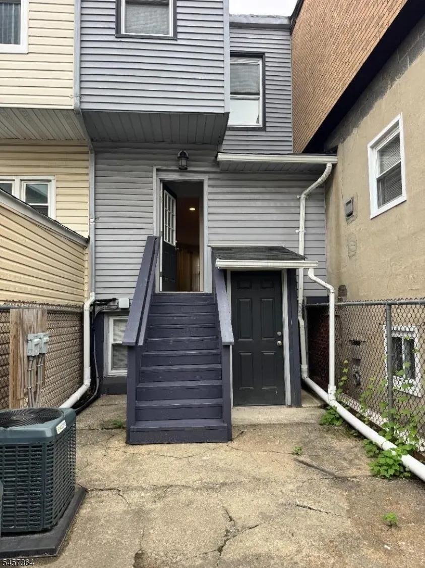968 Dehart Pl Elizabeth City, NJ 07202