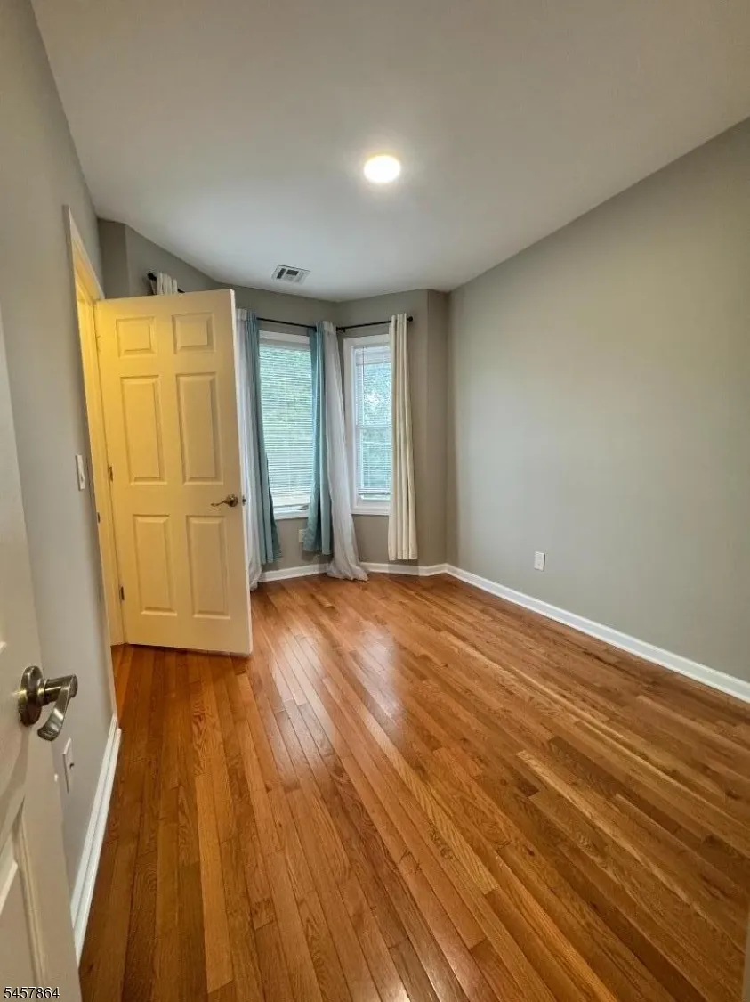 968 Dehart Pl Elizabeth City, NJ 07202