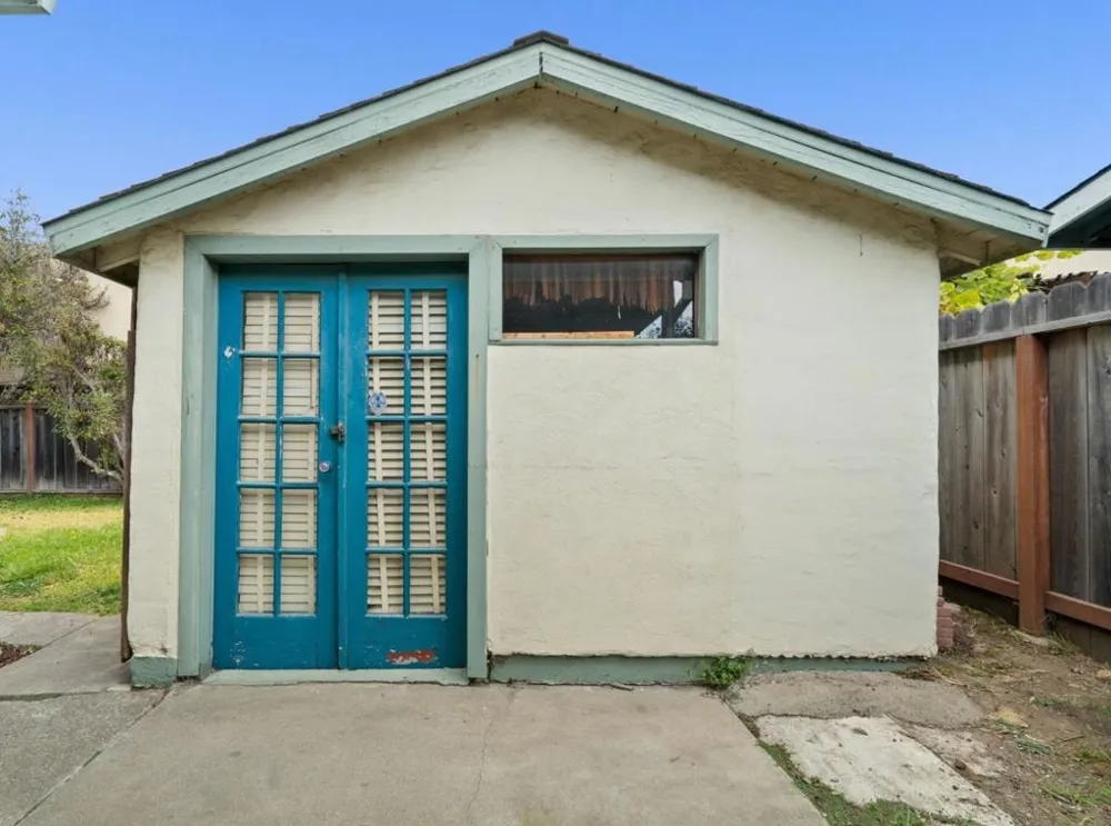 4855 Crystal Street Capitola, CA 95010