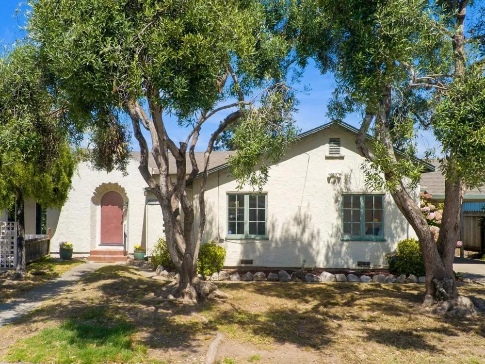 4855 Crystal Street Capitola, CA 95010