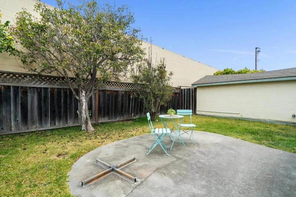 4855 Crystal Street Capitola, CA 95010