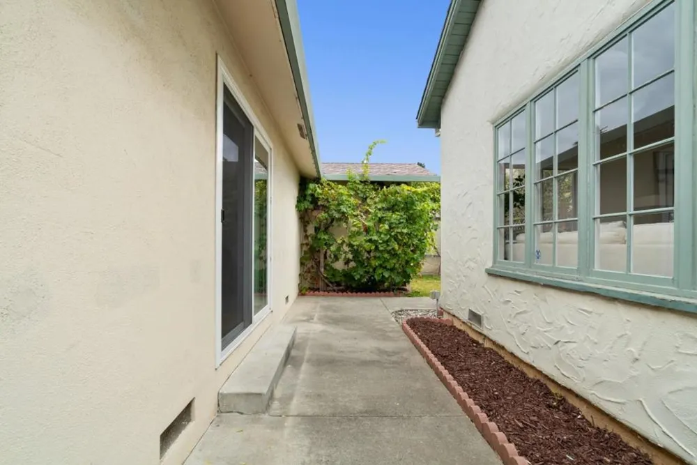 4855 Crystal Street Capitola, CA 95010