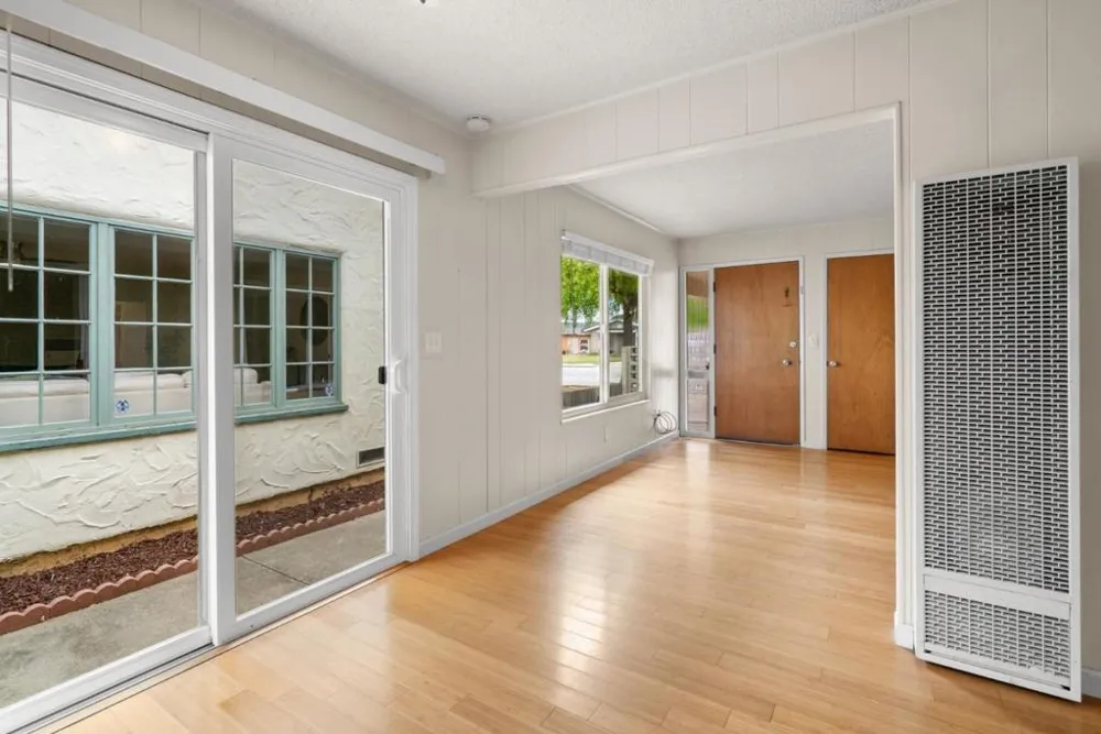 4855 Crystal Street Capitola, CA 95010
