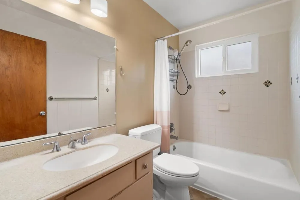 4855 Crystal Street Capitola, CA 95010