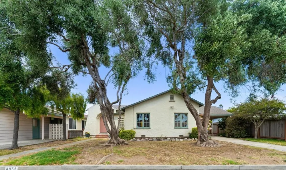 4855 Crystal Street Capitola, CA 95010