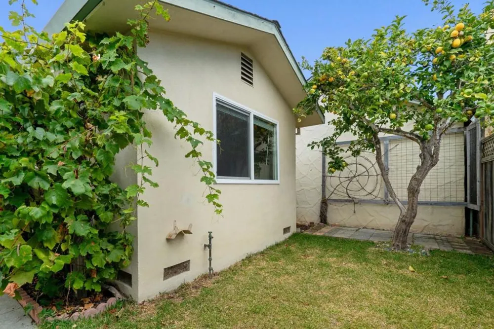 4855 Crystal Street Capitola, CA 95010