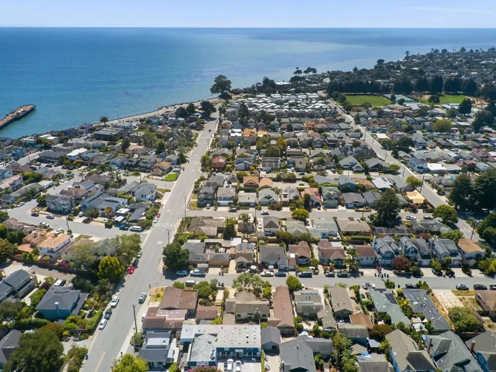 4855 Crystal Street Capitola, CA 95010