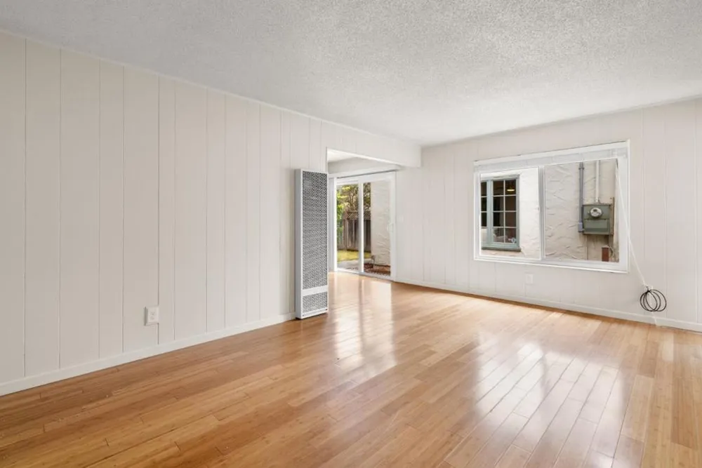 4855 Crystal Street Capitola, CA 95010