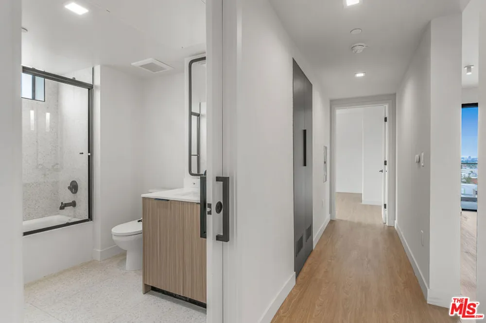 3688 Overland Avenue #521 Los Angeles, CA 90034