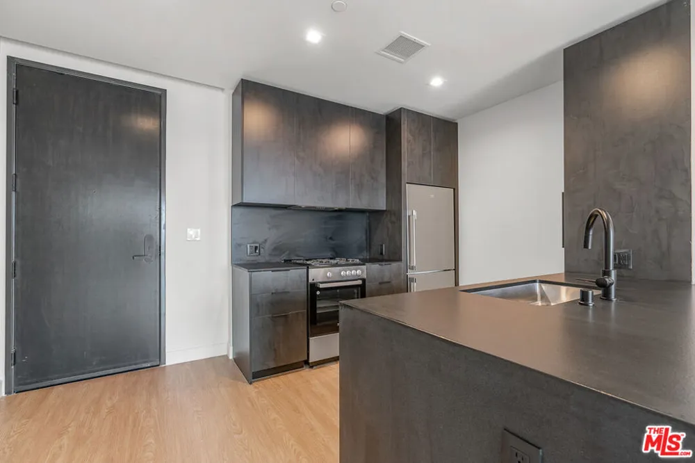 3688 Overland Avenue #521 Los Angeles, CA 90034