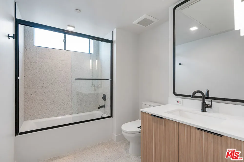 3688 Overland Avenue #521 Los Angeles, CA 90034