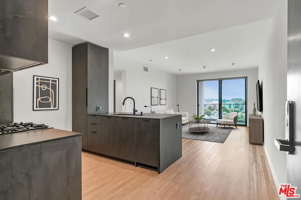 3688 Overland Avenue #521 Los Angeles, CA 90034