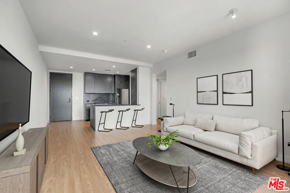 3688 Overland Avenue #521 Los Angeles, CA 90034
