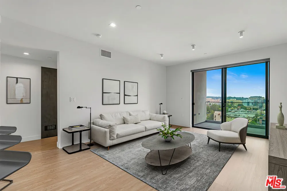 3688 Overland Avenue #521 Los Angeles, CA 90034