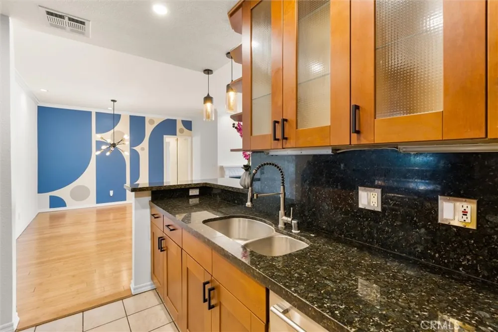 11225 Peach Grove #203 North Hollywood, CA 91601