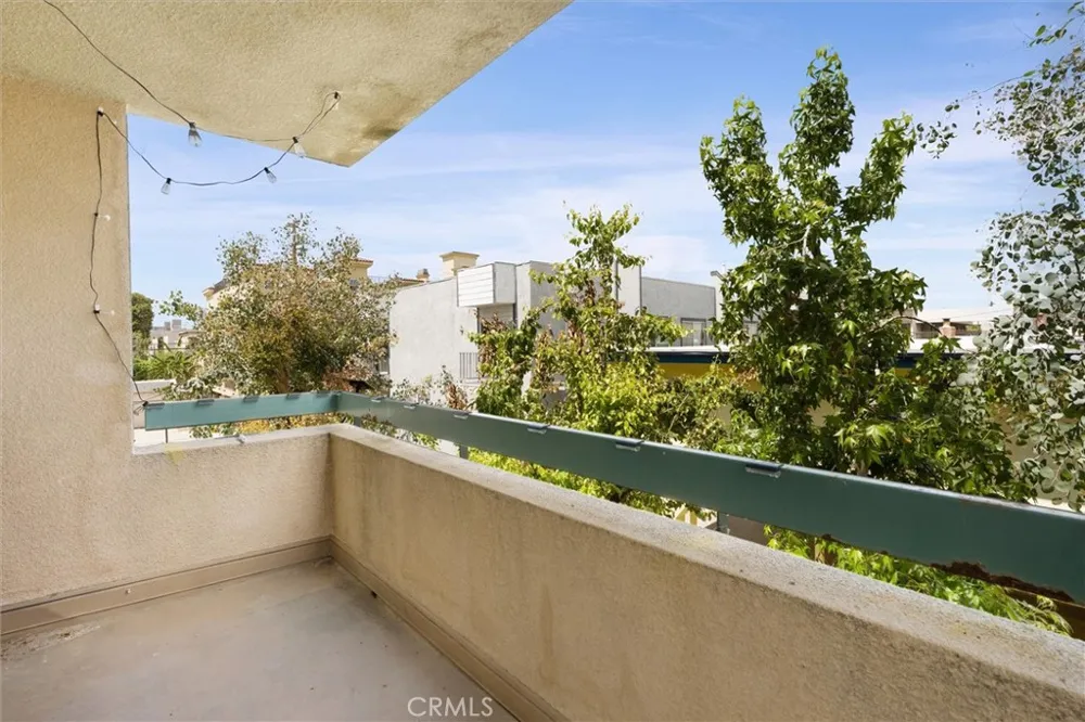 11225 Peach Grove #203 North Hollywood, CA 91601