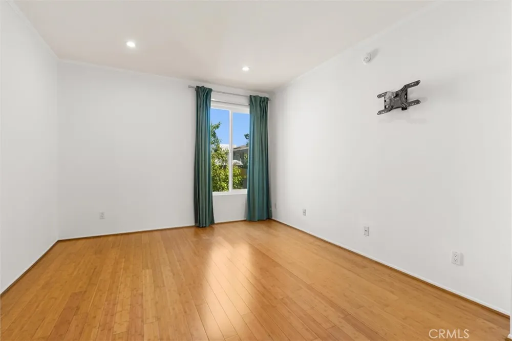 11225 Peach Grove #203 North Hollywood, CA 91601