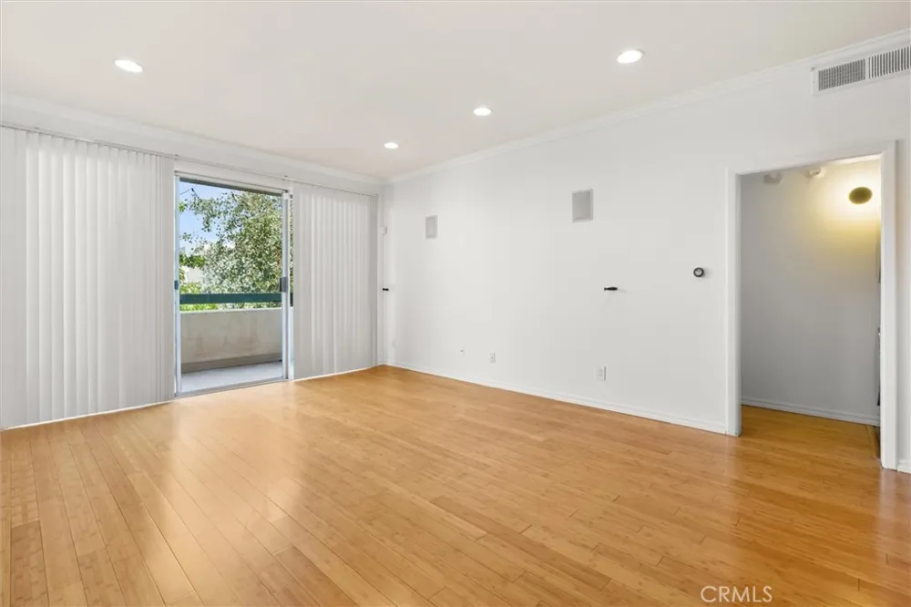 11225 Peach Grove #203 North Hollywood, CA 91601