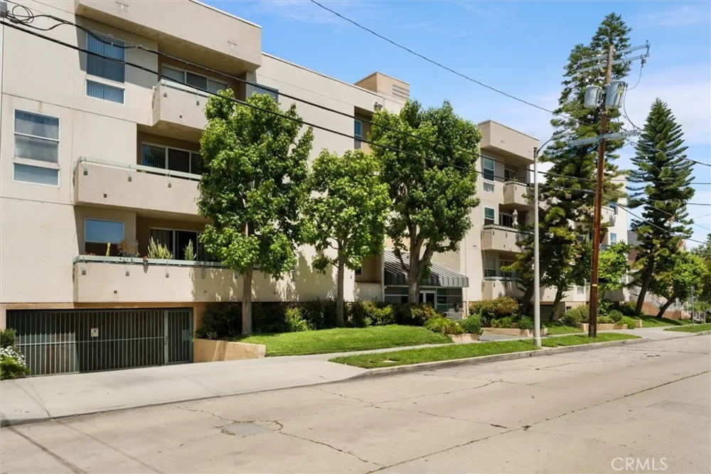 11225 Peach Grove #203 North Hollywood, CA 91601