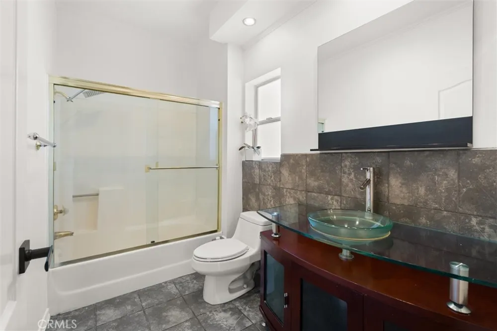 11225 Peach Grove #203 North Hollywood, CA 91601