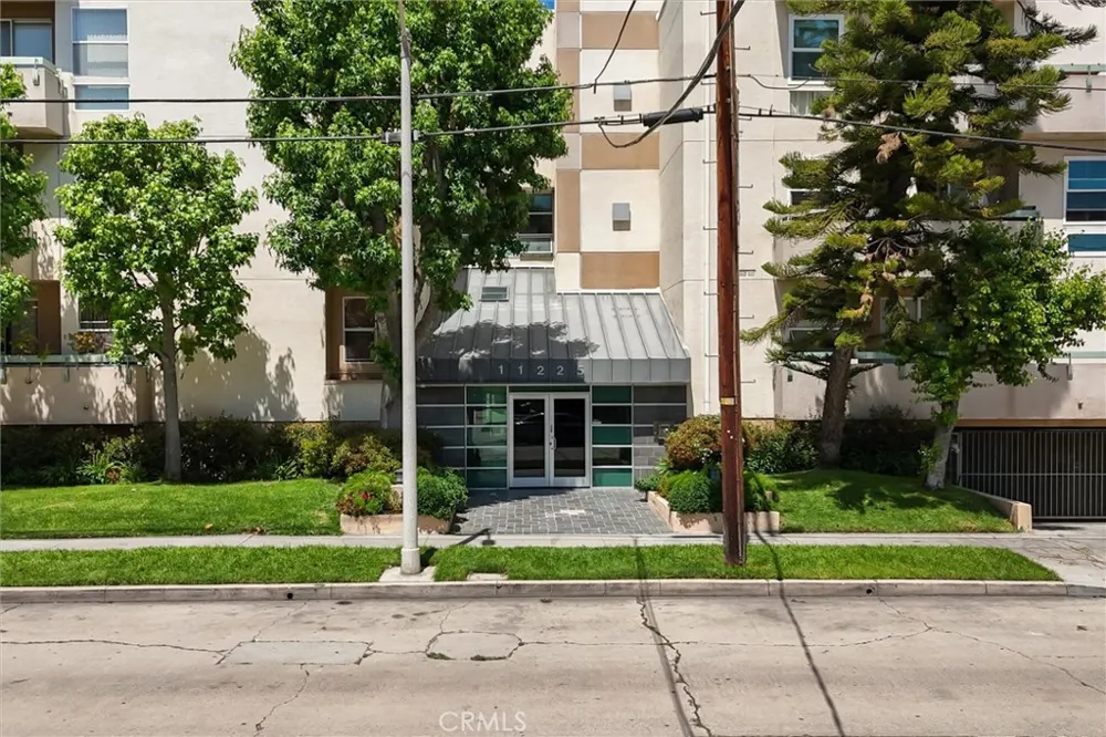11225 Peach Grove #203 North Hollywood, CA 91601